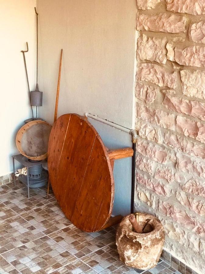 "Mani Guest House" Gjirokastër Exteriör bild