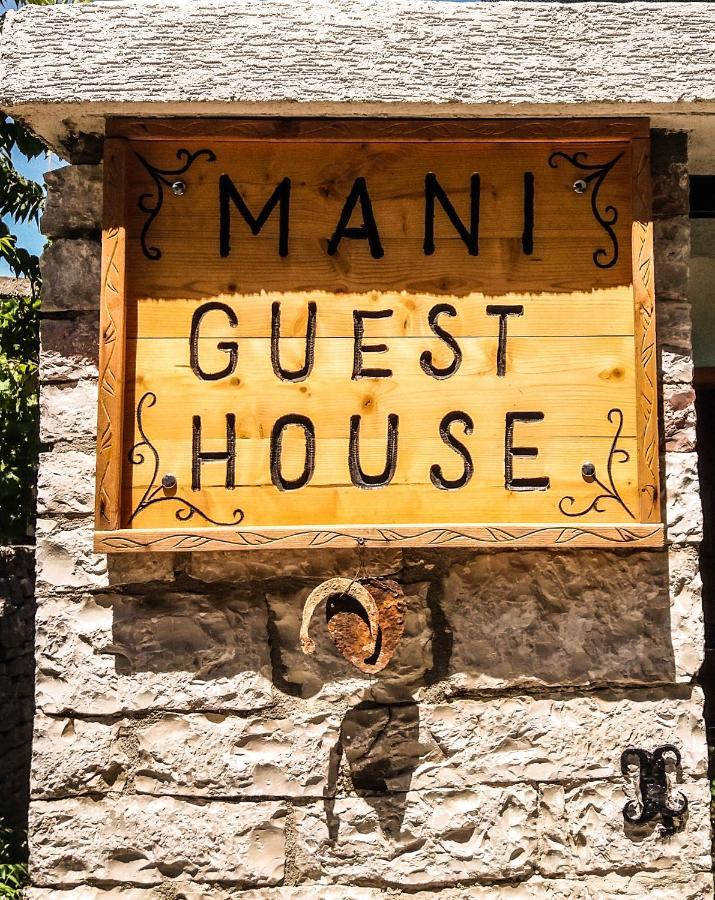 "Mani Guest House" Gjirokastër Exteriör bild