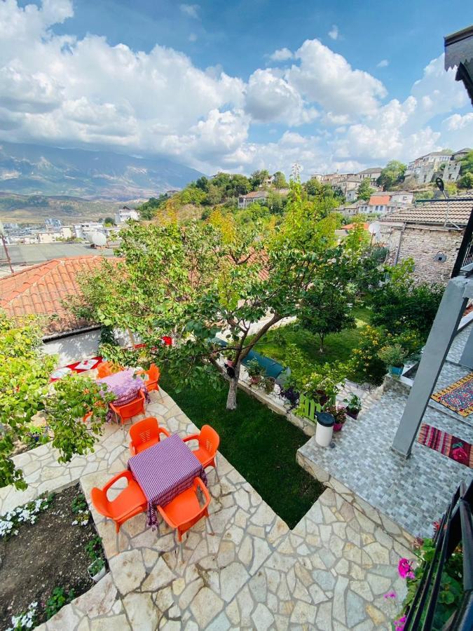 "Mani Guest House" Gjirokastër Exteriör bild