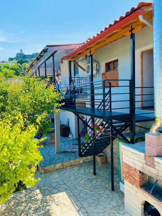 "Mani Guest House" Gjirokastër Exteriör bild