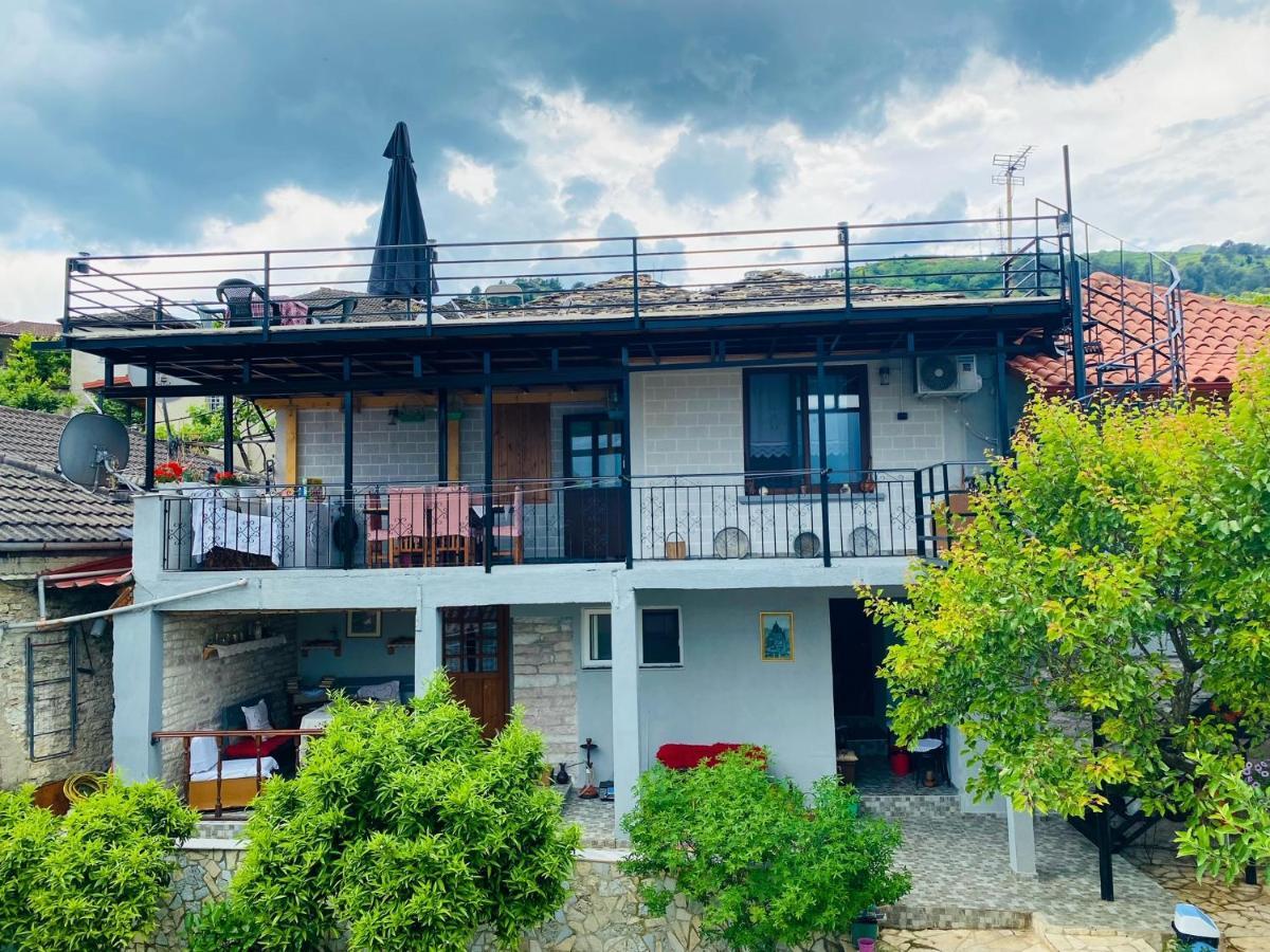 "Mani Guest House" Gjirokastër Exteriör bild