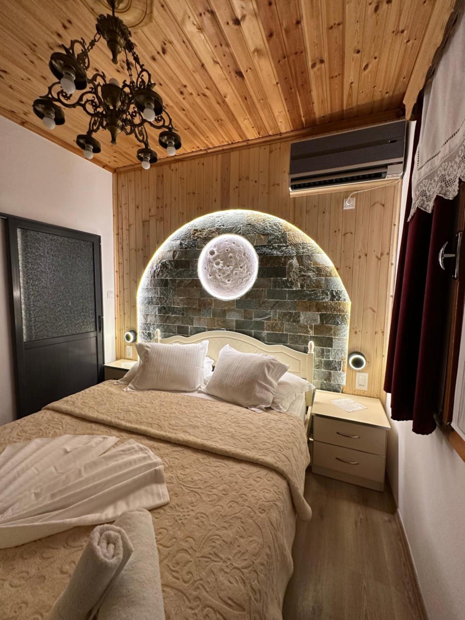 "Mani Guest House" Gjirokastër Exteriör bild
