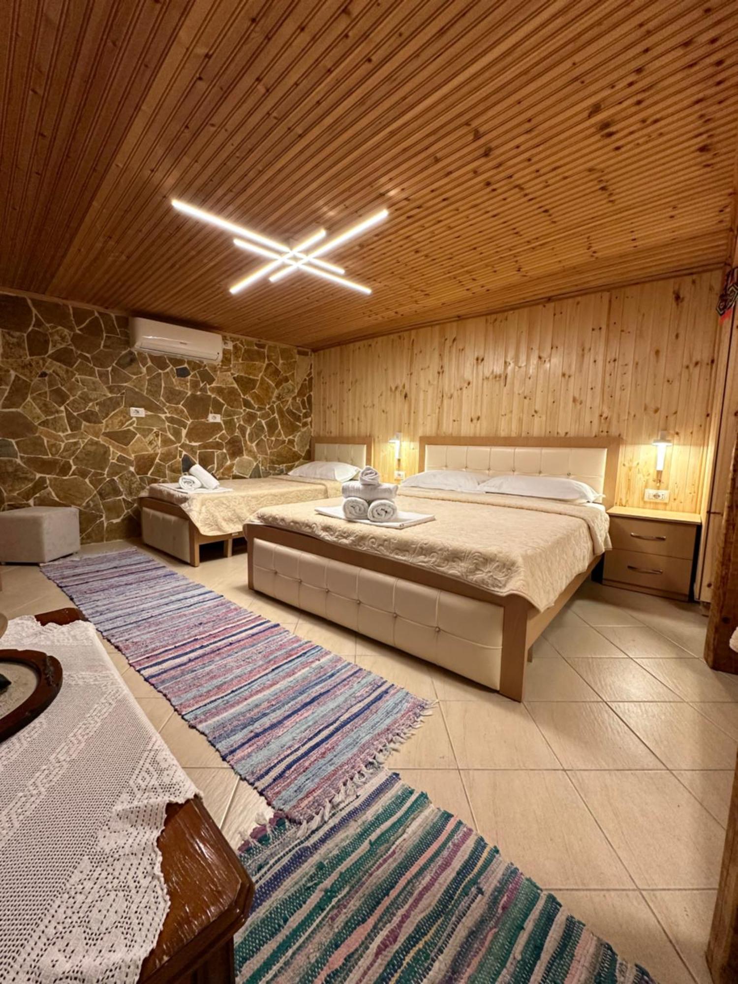 "Mani Guest House" Gjirokastër Exteriör bild