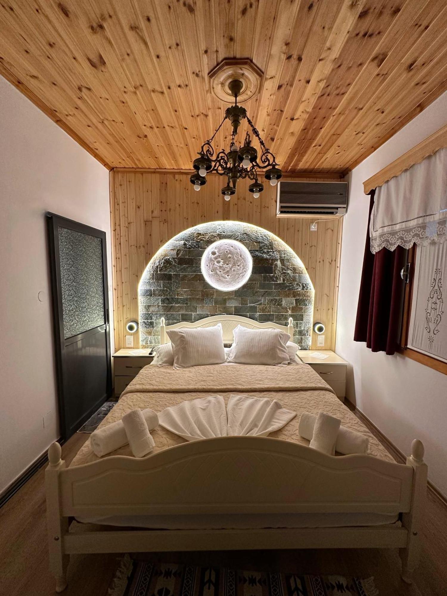 "Mani Guest House" Gjirokastër Exteriör bild