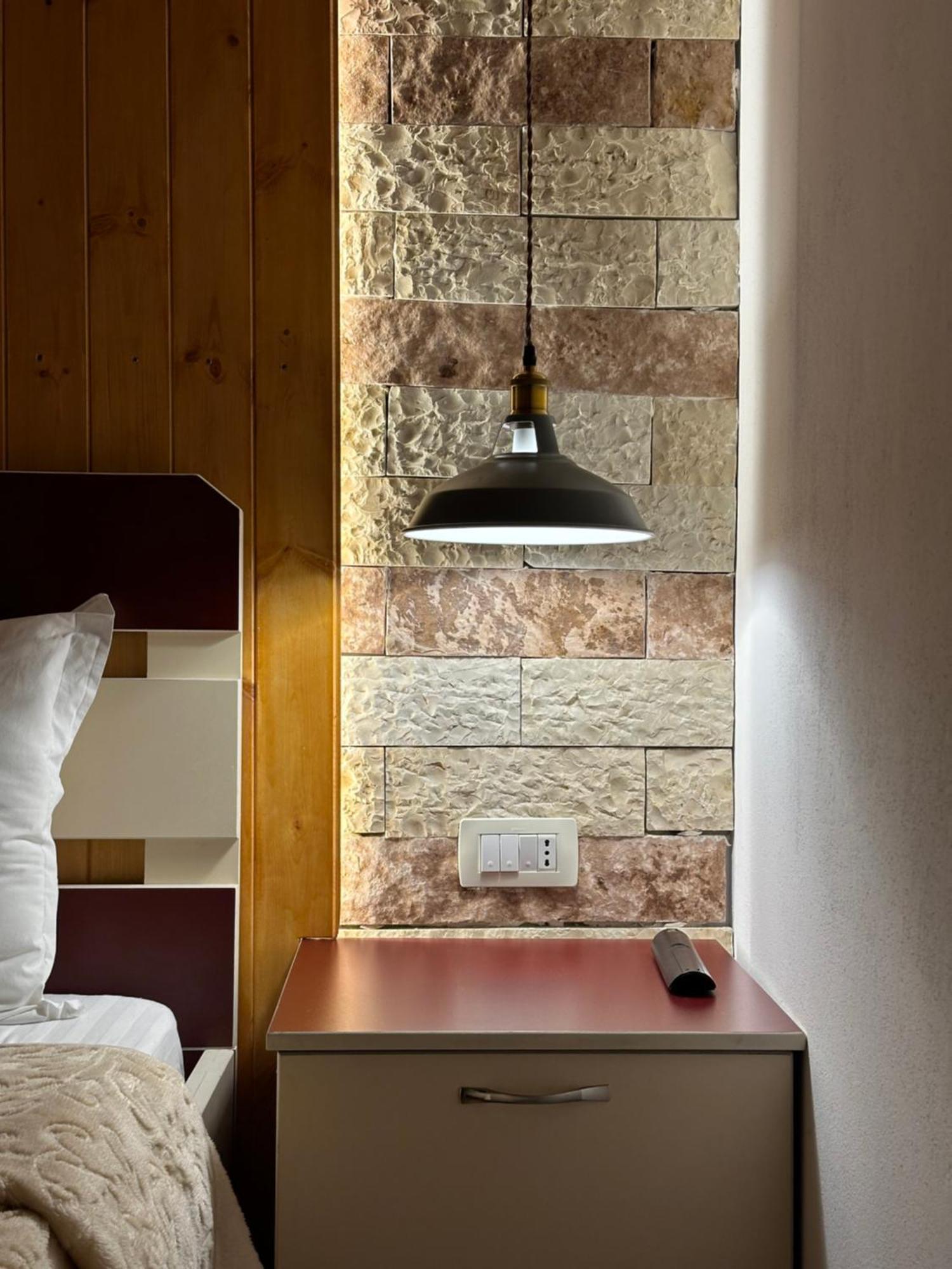 "Mani Guest House" Gjirokastër Exteriör bild
