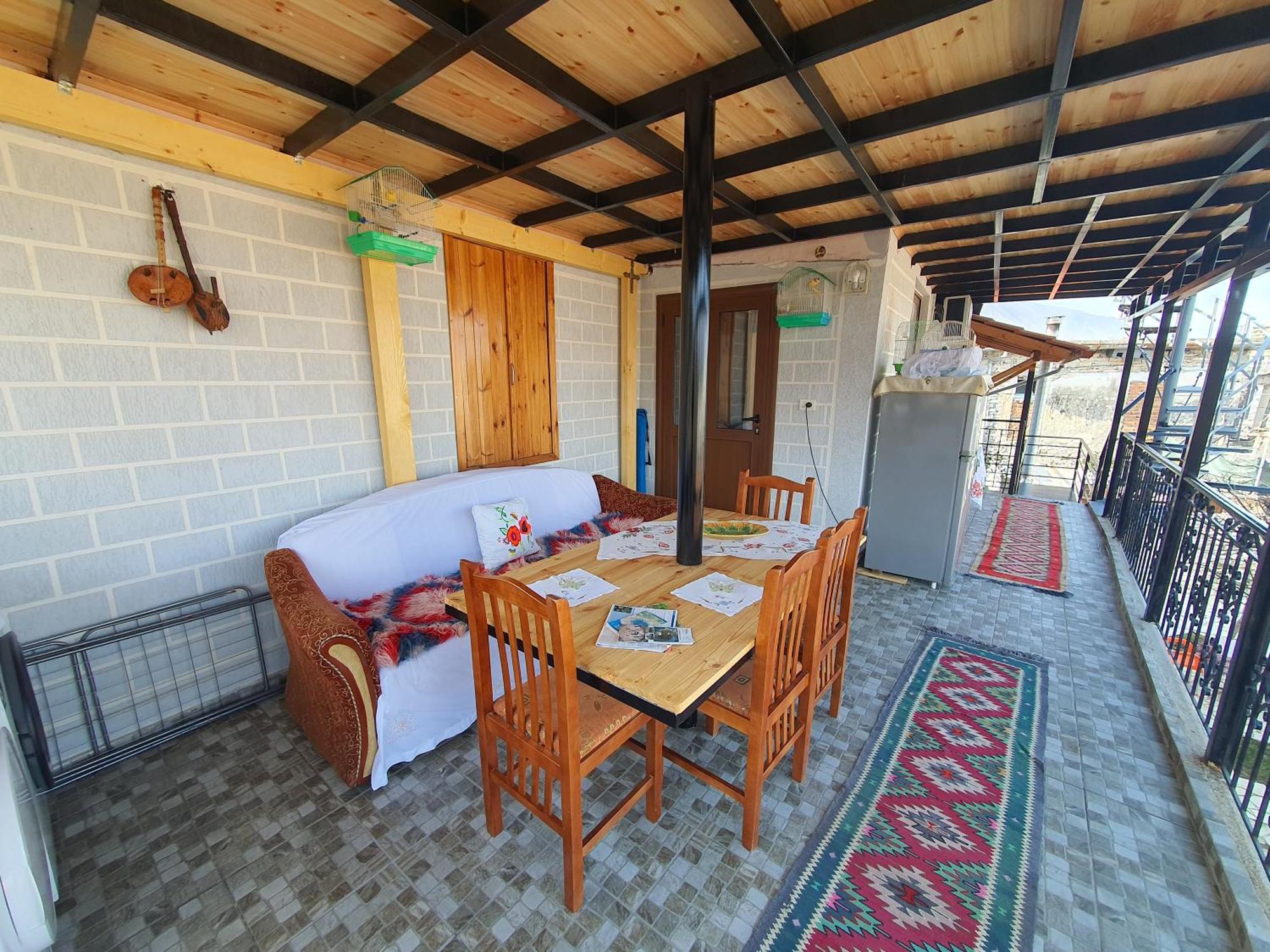 "Mani Guest House" Gjirokastër Exteriör bild
