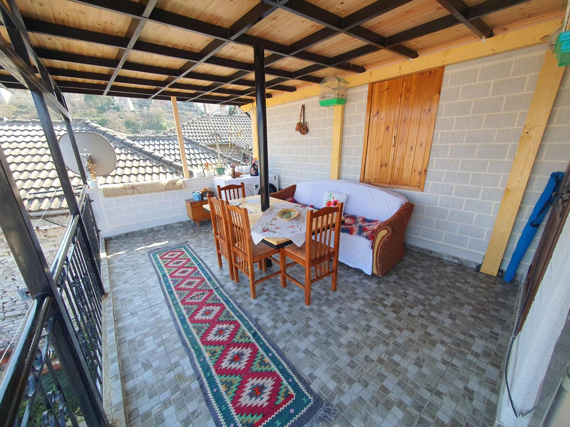 "Mani Guest House" Gjirokastër Exteriör bild